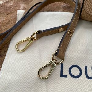 Shop Louis Vuitton TWIST 2021-22FW Twist Mm Bag (M59028, M59026, M59027) by  sunnyfunny